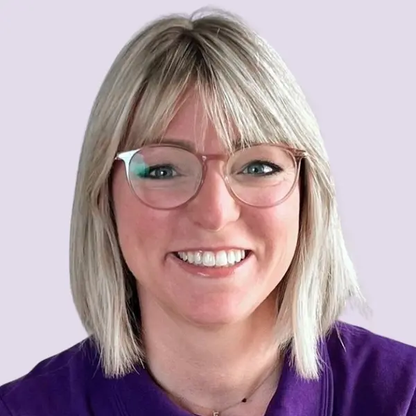 Sandra – Mitarbeiterin Marketing & Administration der LeelaWolke