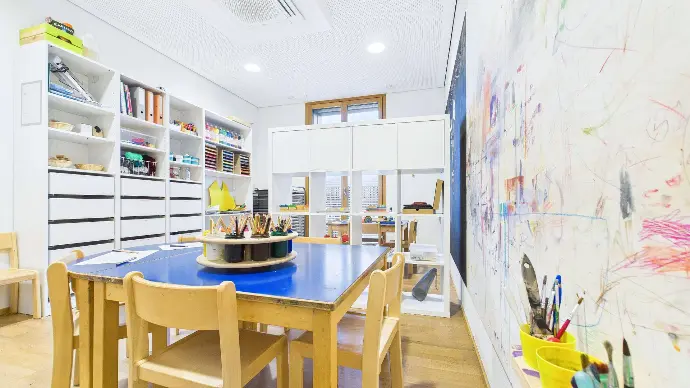 Malatelier der Kita LeelaWolke mit kreativen Materialien zum Malen und Gestalten