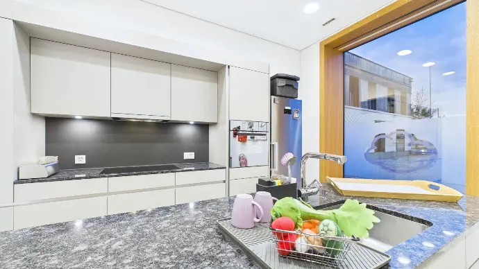 Küche der Kita LeelaWolke, in der täglich frische und gesunde Mahlzeiten zubereitet werden