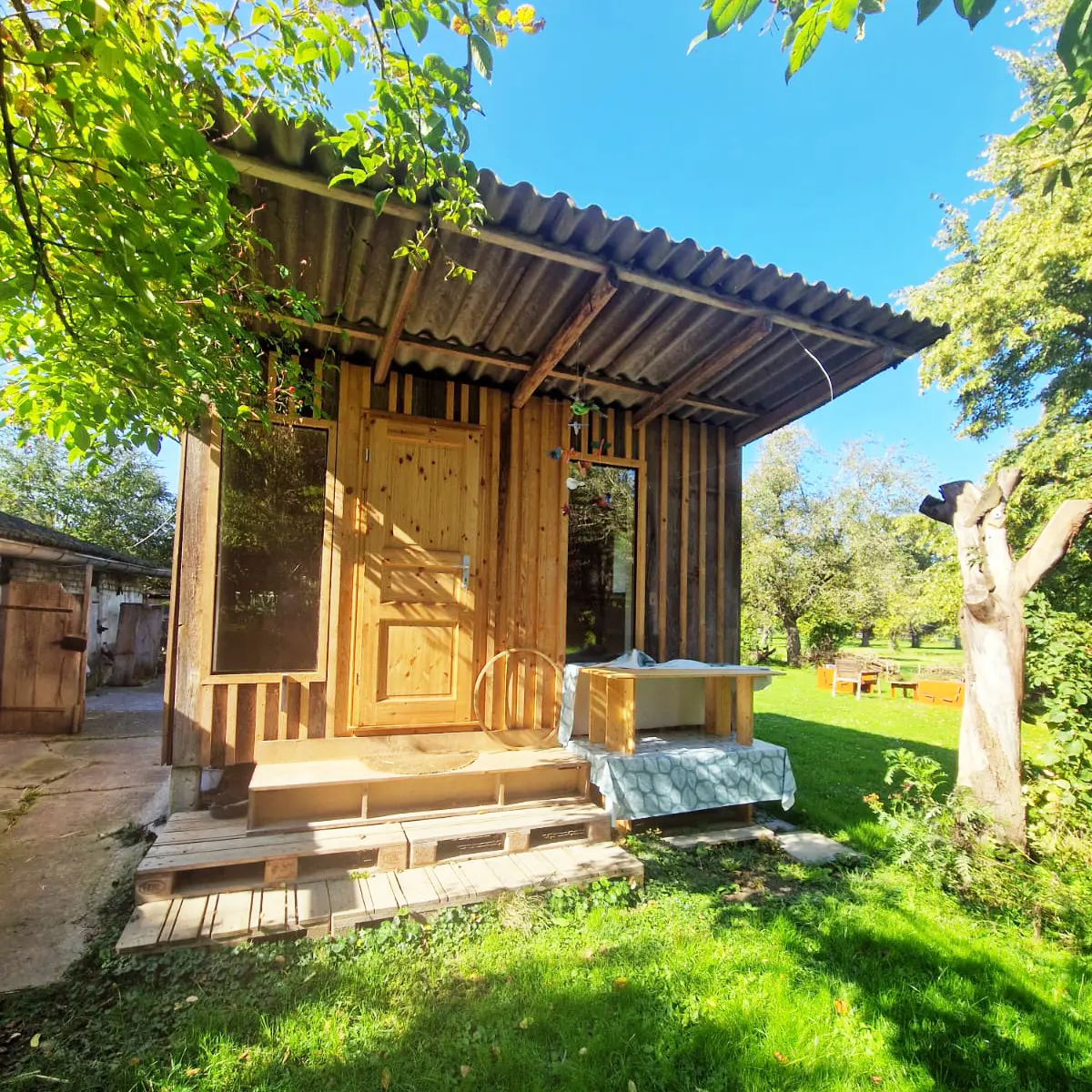 Gartenhaus in Ullas Garten der Bauernhofspielgruppe Heugümper