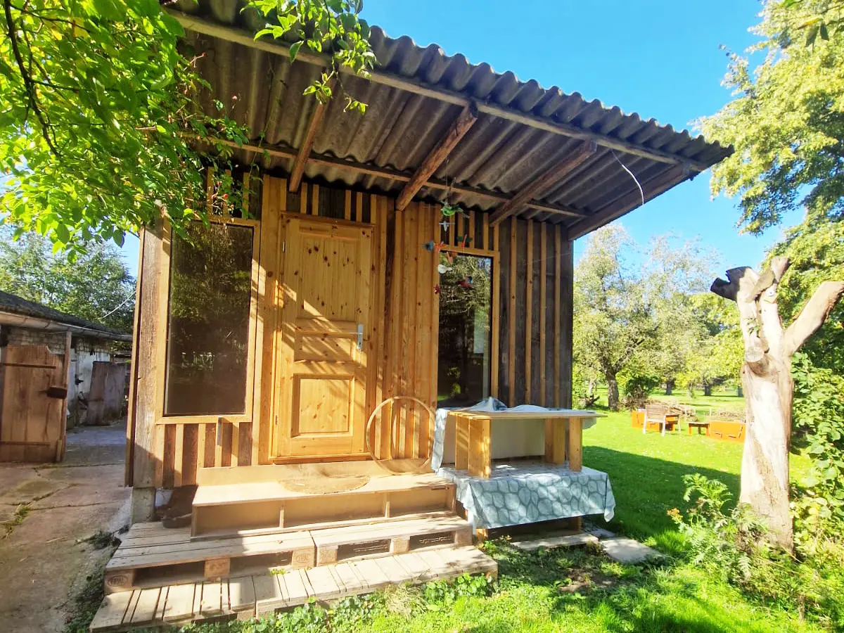 Gartenhaus in Ullas Garten der Bauernhofspielgruppe Heugümper