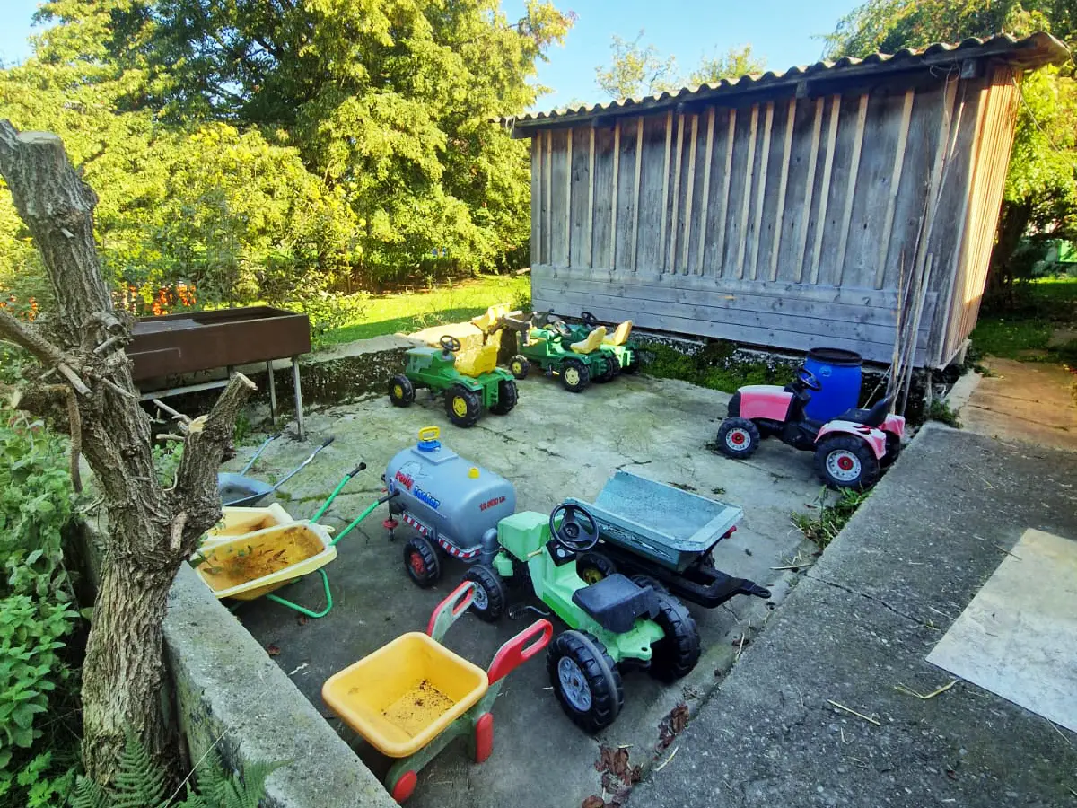 Sandkasten in Ullas Garten, ein Bereich zum Spielen und Entdecken