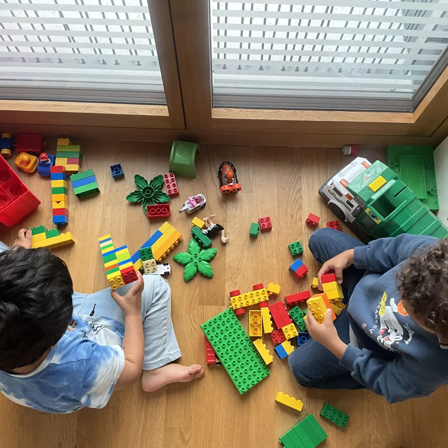 Spielen - LeelaWolke Altnau Kinder spielen Lego in der LeelaWolke